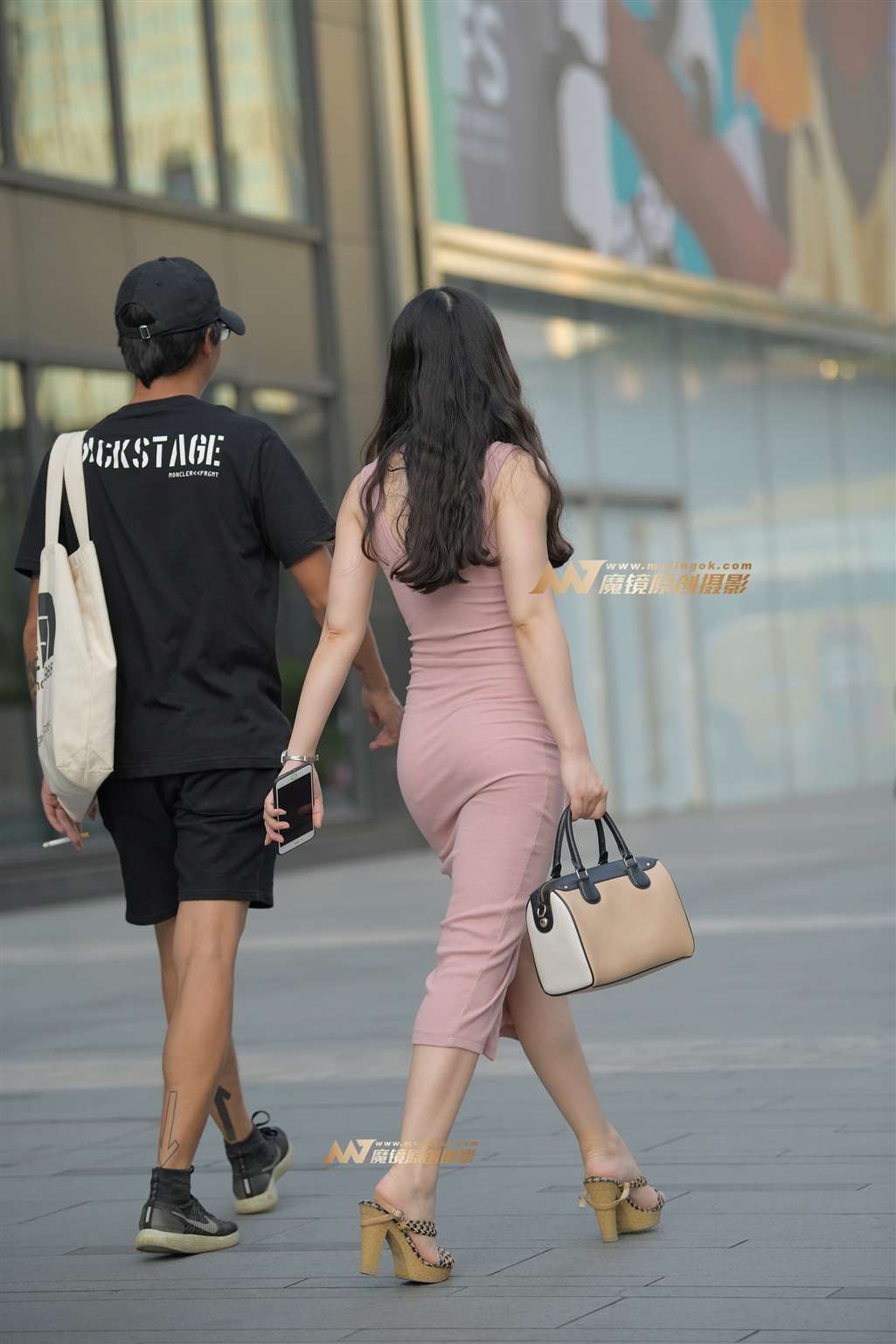 图片[5]-【街拍之魂赛帖】靓丽粉色包臀少妇-街拍流行馆