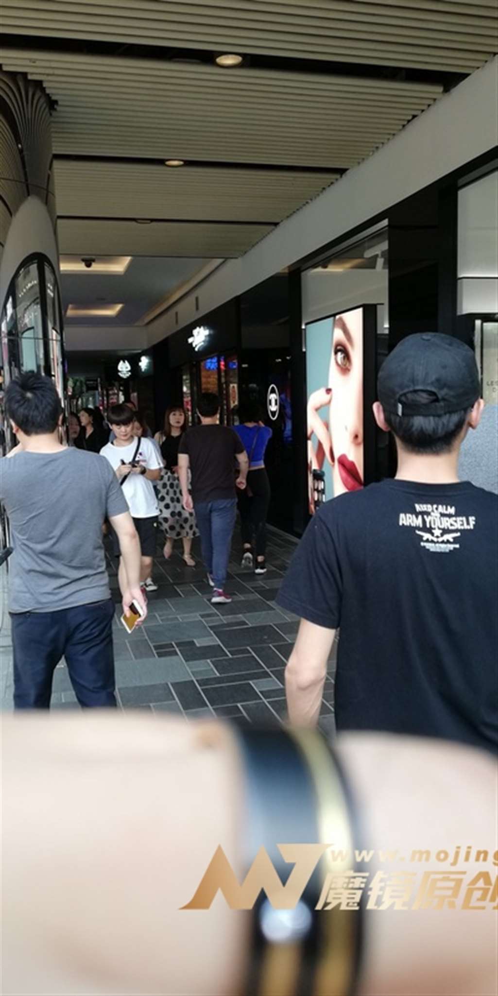 图片[3]-【视觉冲击赛帖】短发，短装，黑色健美裤MM-街拍流行馆