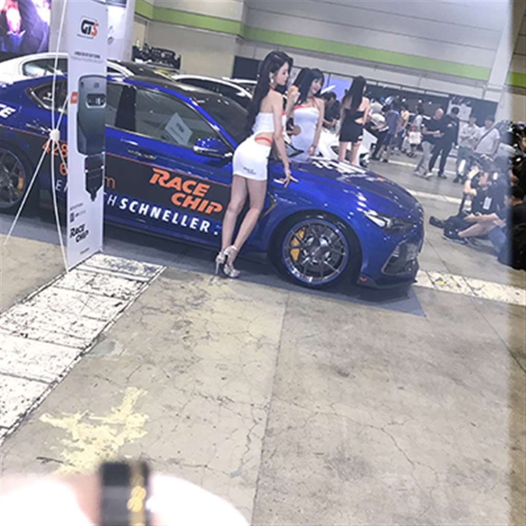 图片[3]-[辉辉赛贴-韩国改装车展]漂亮清纯的美眉车模-街拍流行馆