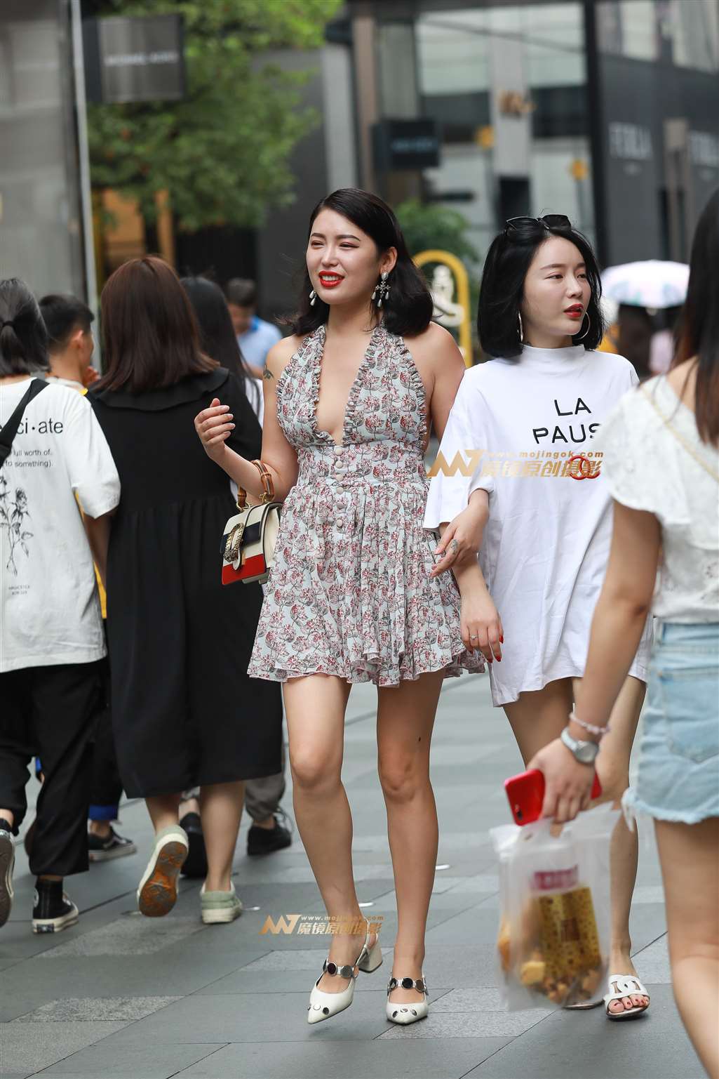 图片[1]-【凯恩赛帖】性感镂空裙-街拍流行馆