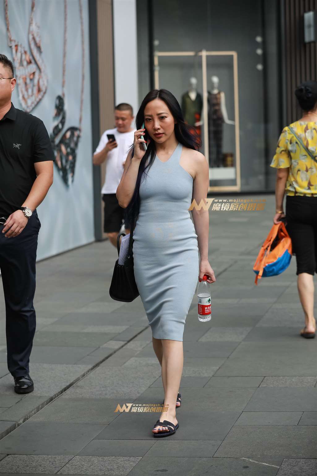 图片[5]-【凯恩赛帖】紧身裙少妇-街拍流行馆