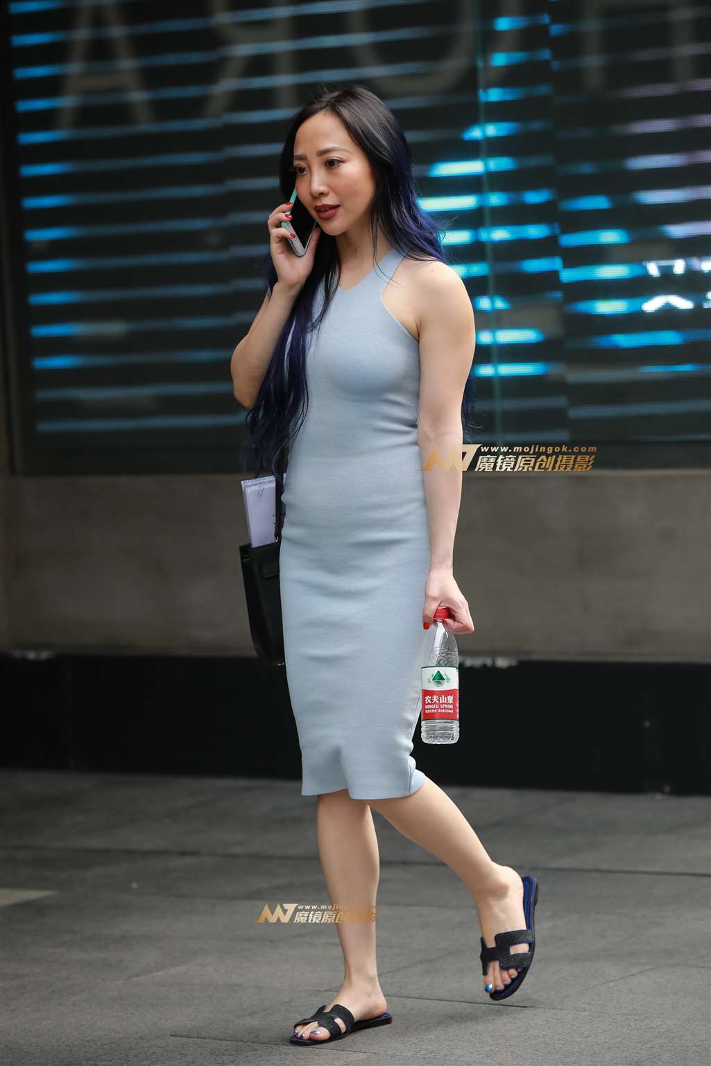 图片[1]-【凯恩赛帖】紧身裙少妇-街拍流行馆
