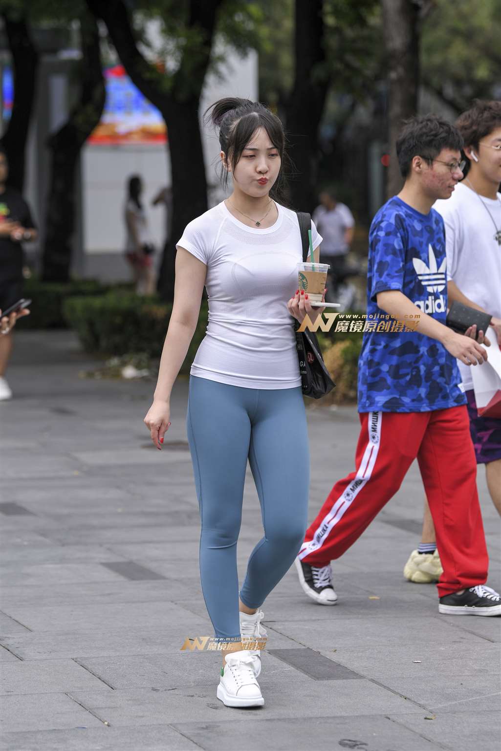图片[5]-【久久赛帖】浅蓝色瑜伽裤美女-街拍流行馆