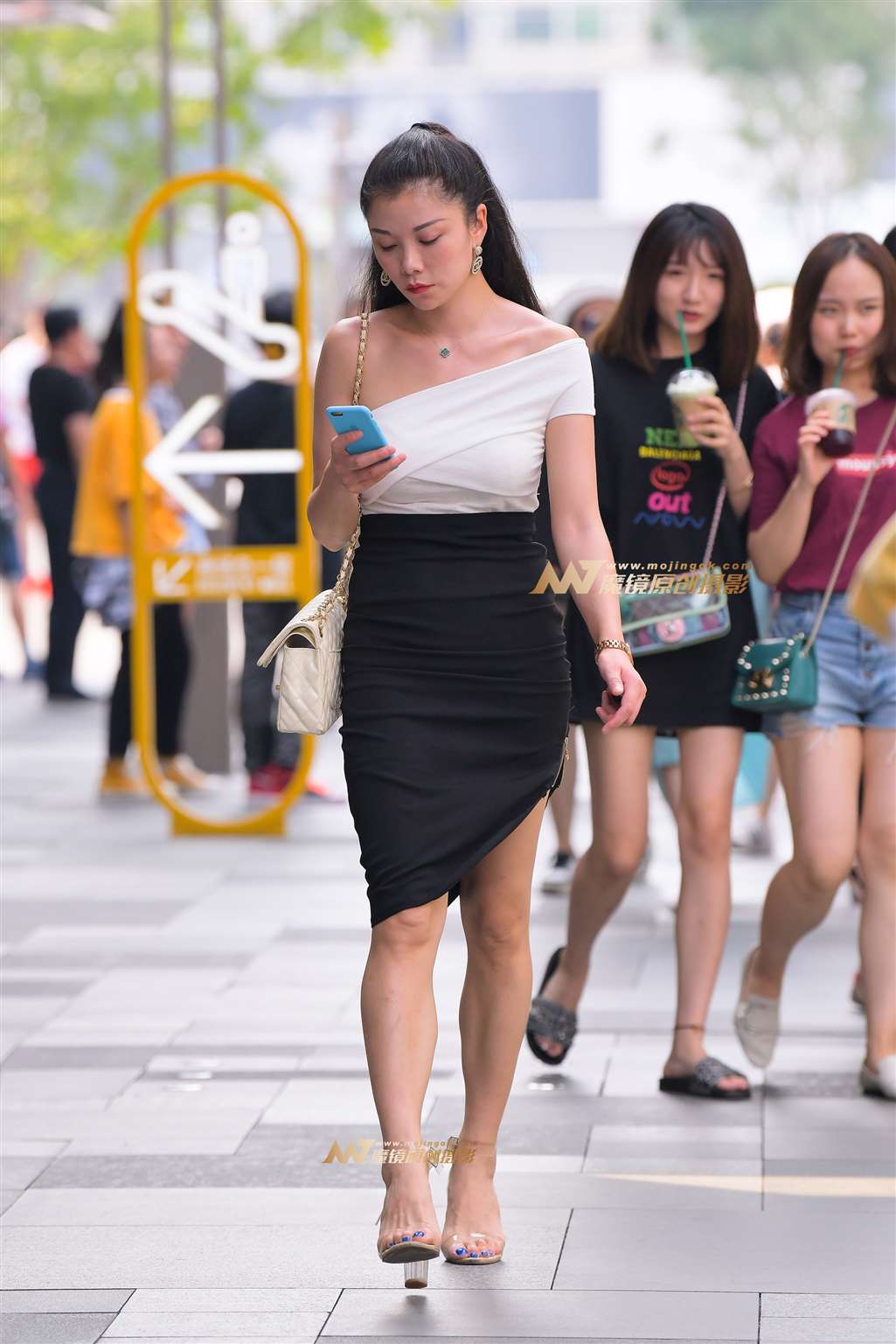 图片[1]-【街拍之魂赛帖】少妇之成熟的丰韵4-街拍流行馆