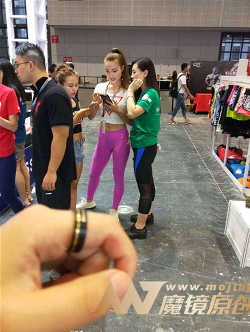 图片[3]-【欧阳幽明赛帖】玫红瑜伽美女-街拍流行馆