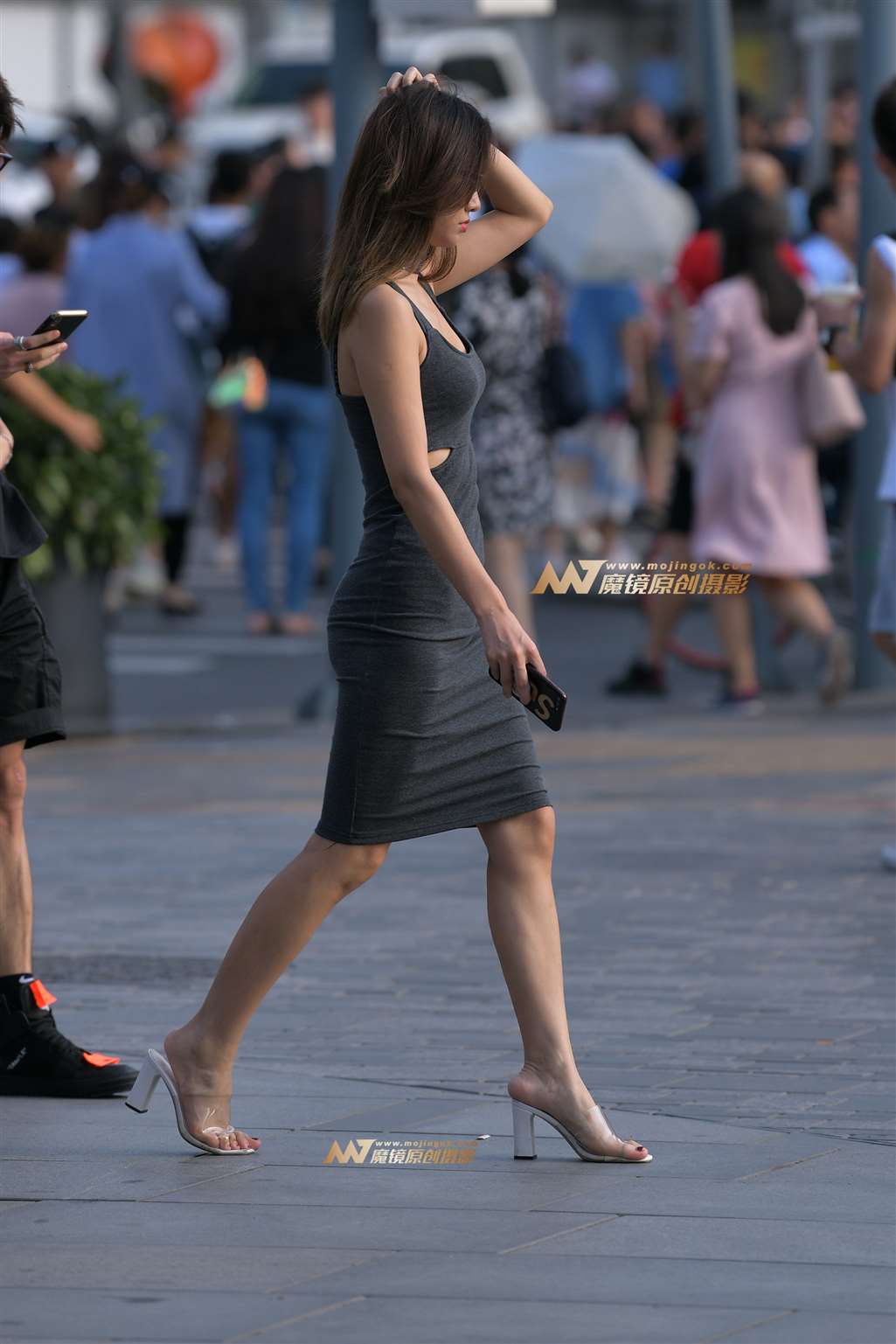 图片[4]-【红石赛帖】身材性感笑容很甜的美女-街拍流行馆