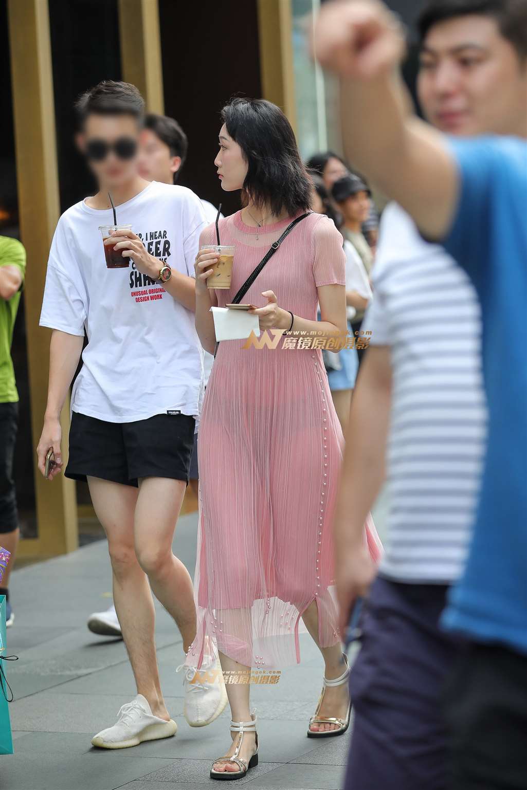 图片[4]-【凯恩赛贴】迷人甜美的高挑长裙美女-街拍流行馆