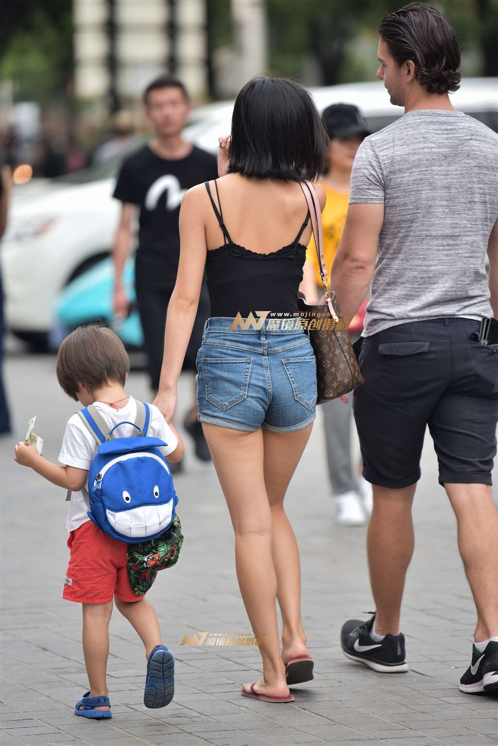 图片[1]-又见甜美笑容的辣妈美**-街拍流行馆
