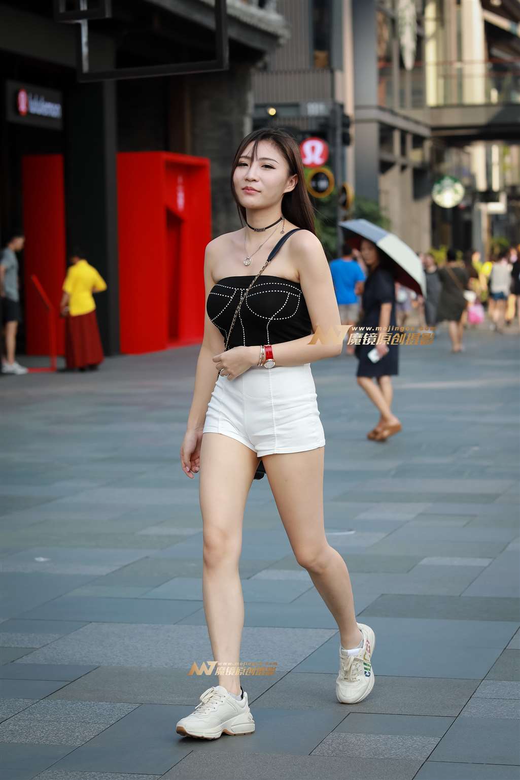 图片[1]-【凯恩赛帖】清秀甜美的热裤美眉-街拍流行馆