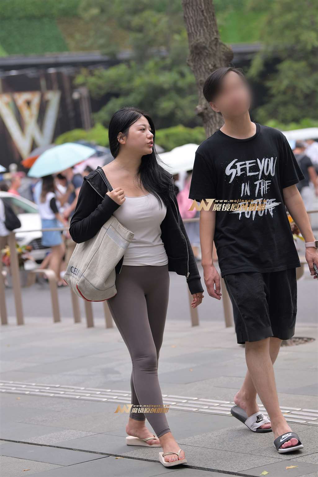 图片[5]-【街拍之魂赛帖】雨中的紧身裤-街拍流行馆