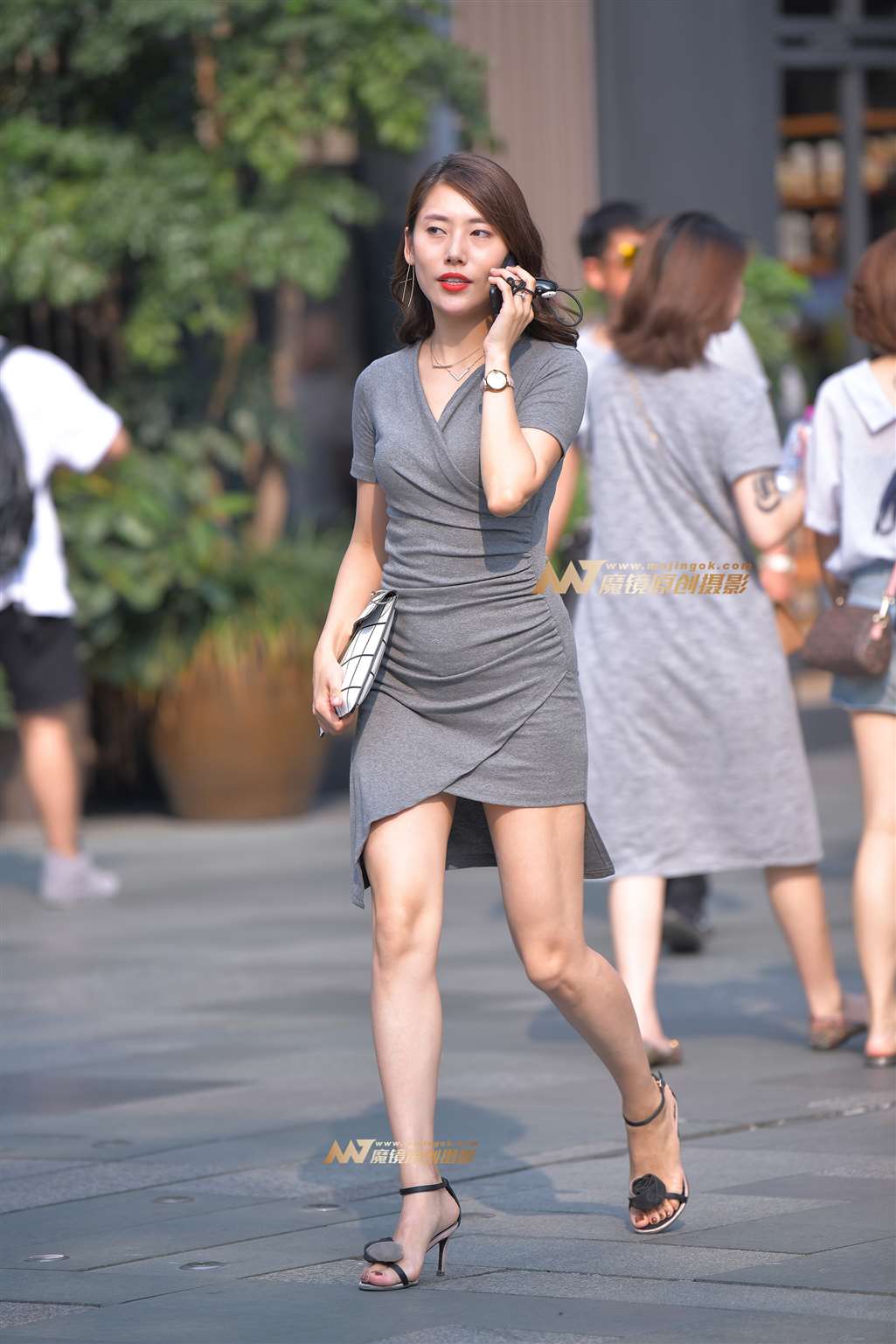 图片[1]-【街拍之魂赛帖】看走路姿势就知道女强人了-街拍流行馆