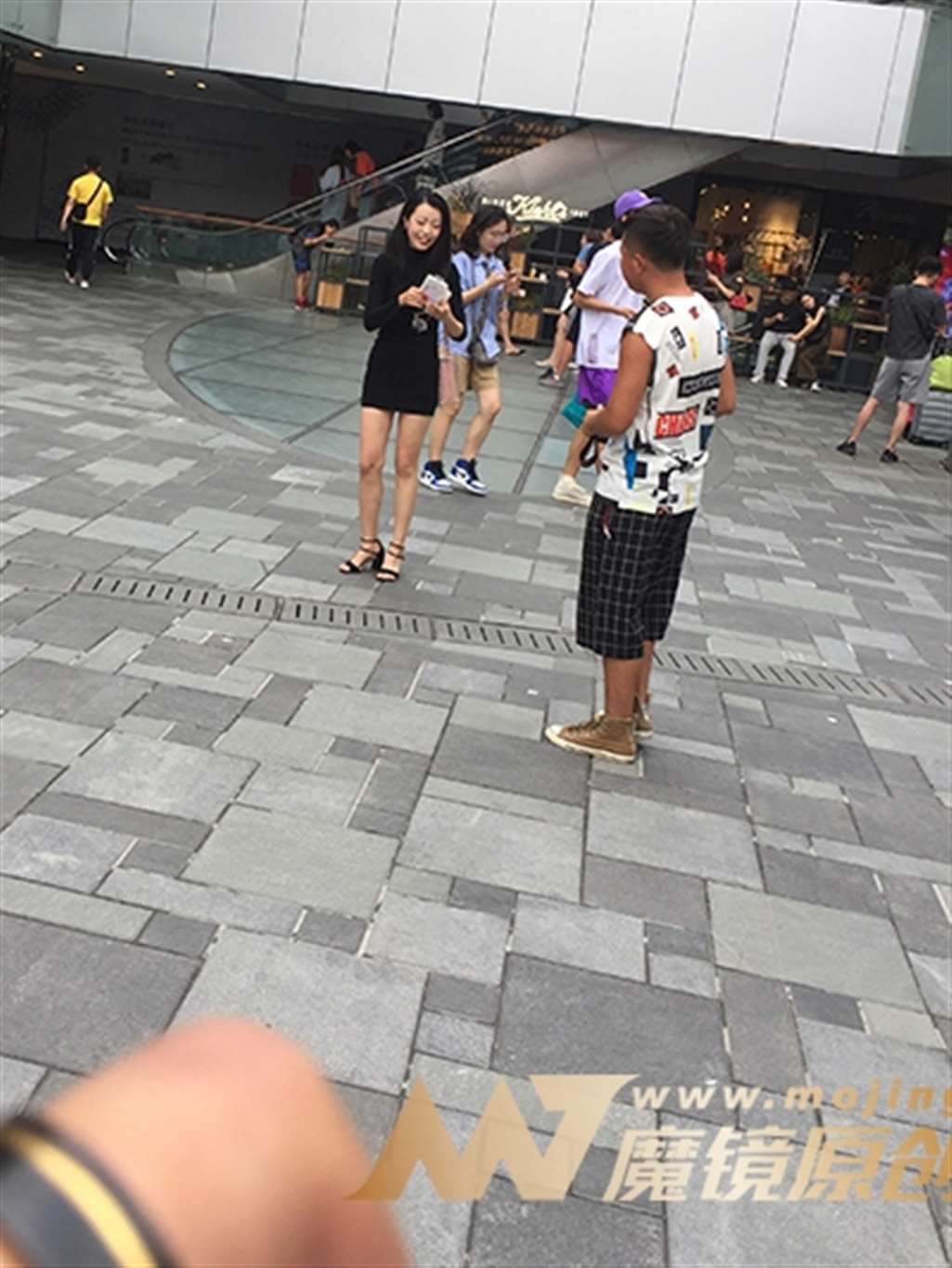 图片[3]-【红石赛帖】性感妩媚包臀裙少妇-街拍流行馆