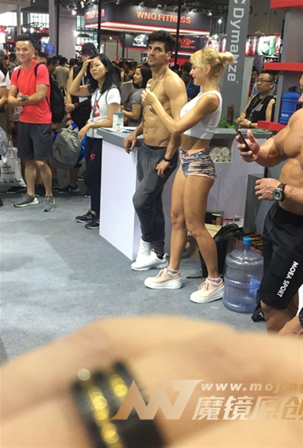 图片[2]-【神摄手赛帖】健美女郎-街拍流行馆