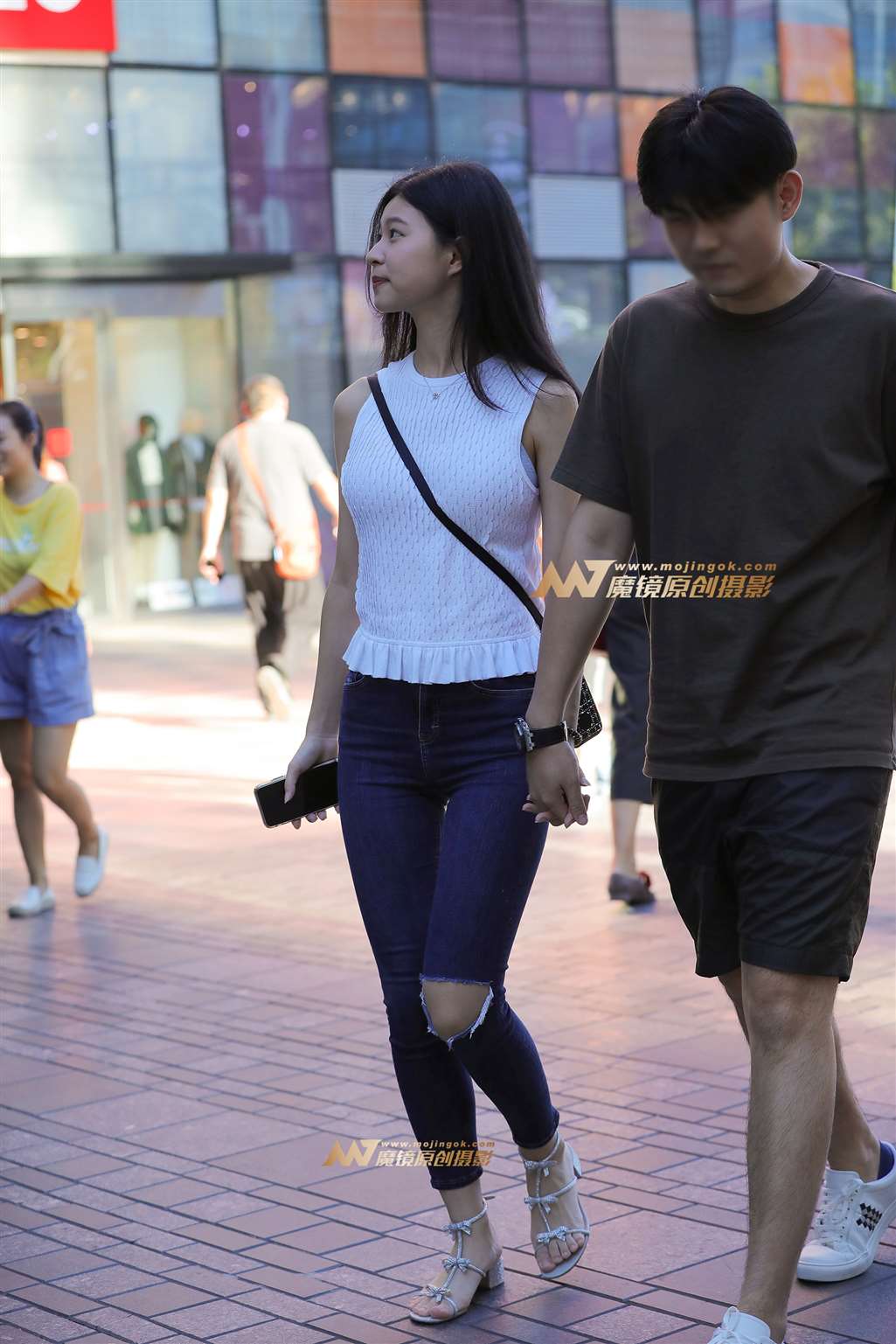 图片[1]-【视觉冲击赛贴】身材不赖的紧牛女友-街拍流行馆