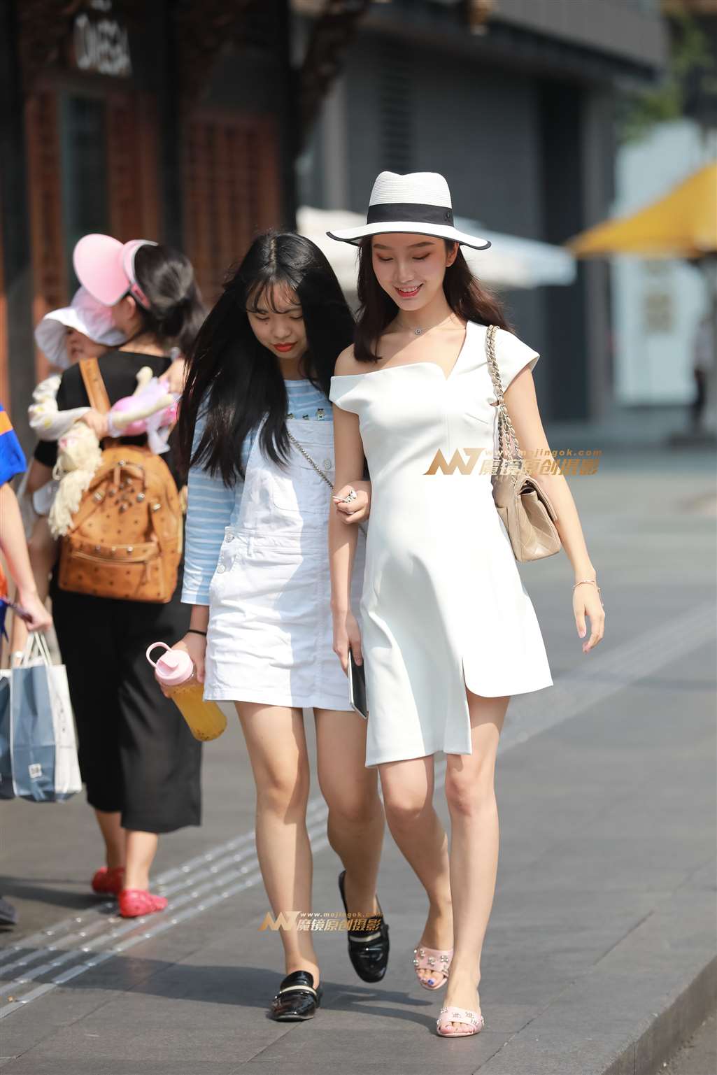 图片[1]-【凯恩赛帖】漂亮温婉大方的孕妇-街拍流行馆