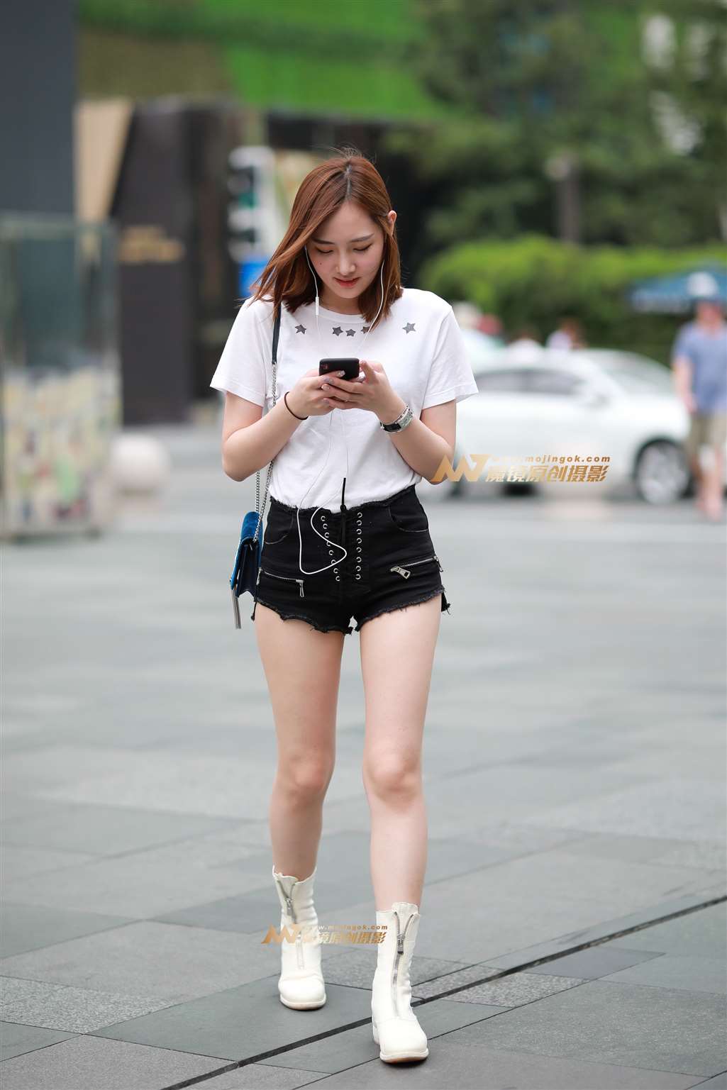 图片[1]-【凯恩赛帖】热裤美腿-街拍流行馆