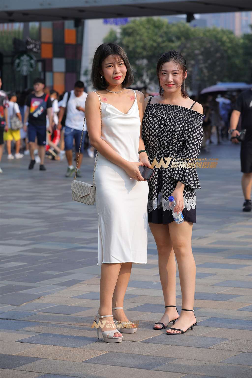 图片[1]-【视觉冲击赛贴】夏日清凉美眉-街拍流行馆