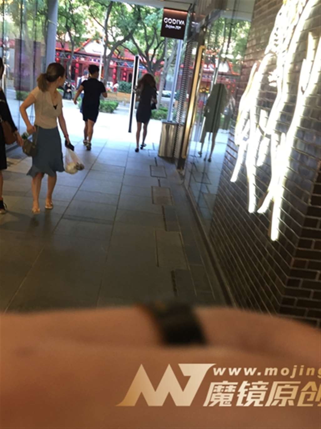 图片[3]-【神摄手赛帖】裹身开叉裙-街拍流行馆