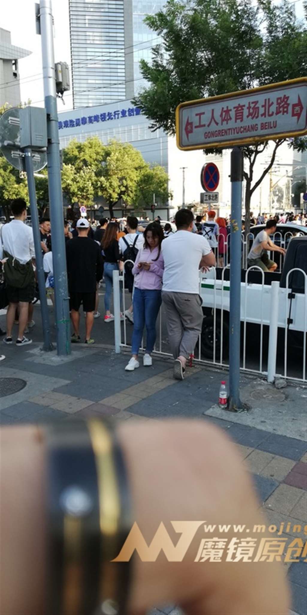 图片[3]-【视觉冲击赛贴】紧牛翘臀女友-街拍流行馆