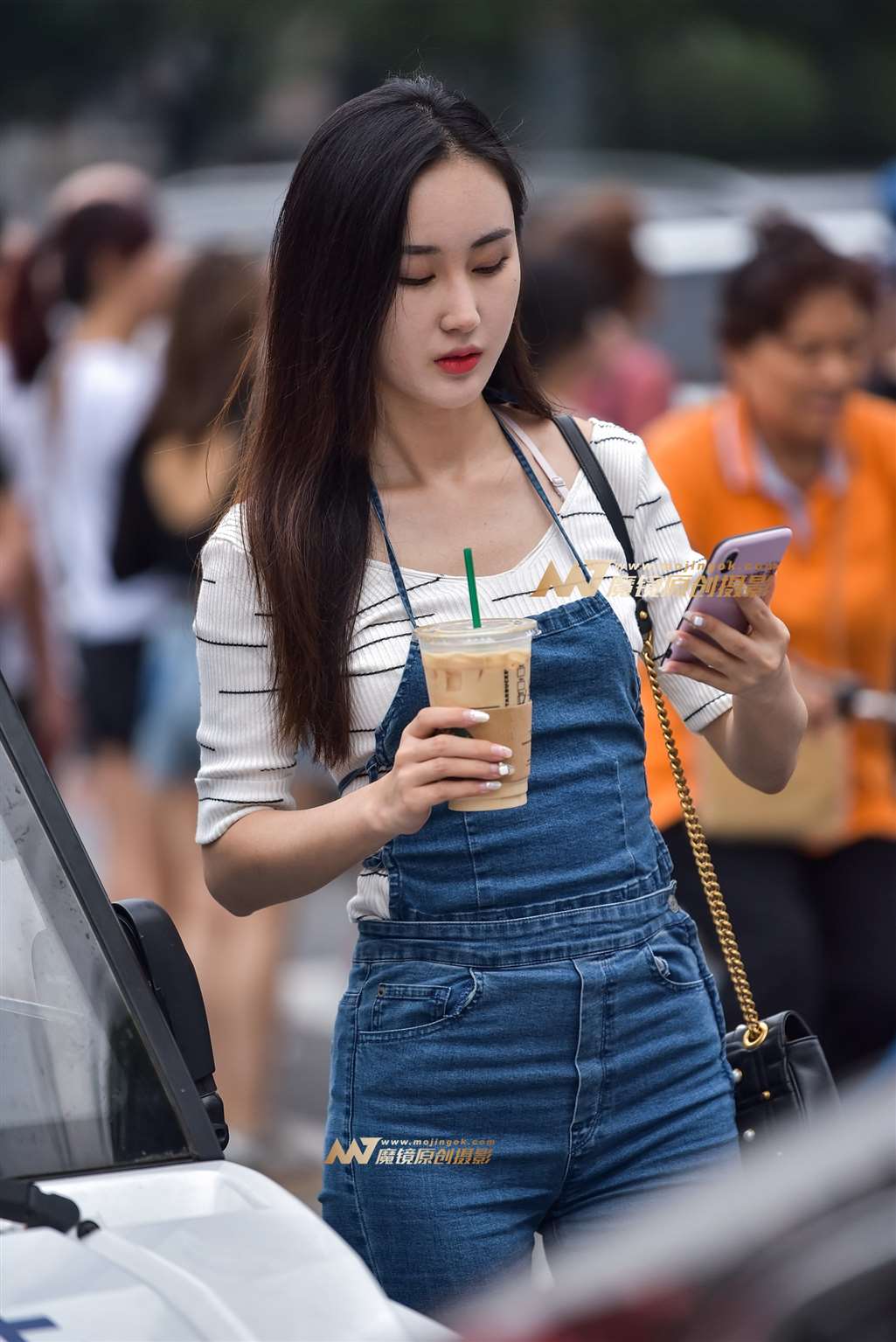 图片[1]-连体高腰紧牛美女-街拍流行馆