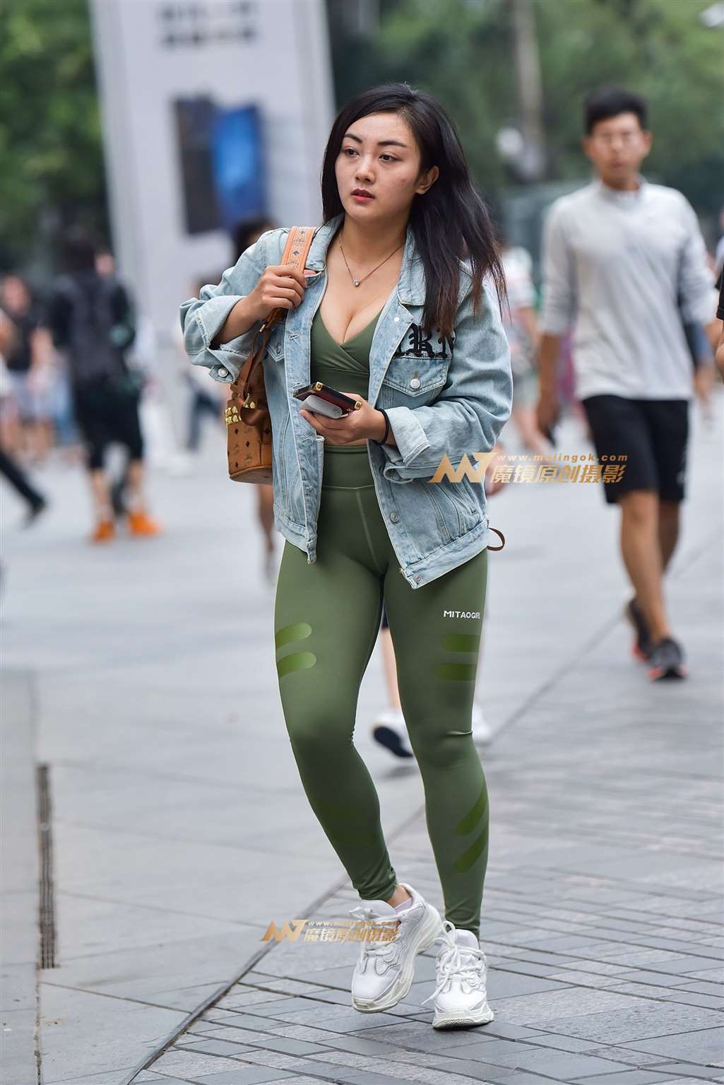 图片[3]-丰满瑜珈裤美眉 活力四射-街拍流行馆