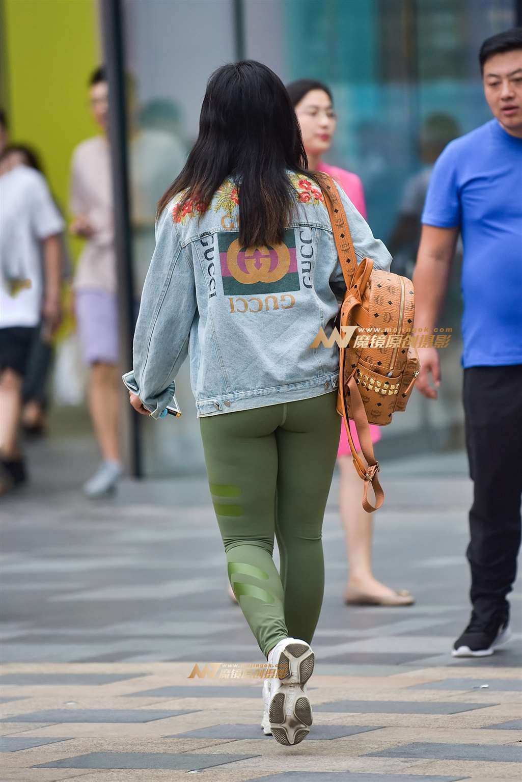 图片[2]-丰满瑜珈裤美眉 活力四射-街拍流行馆