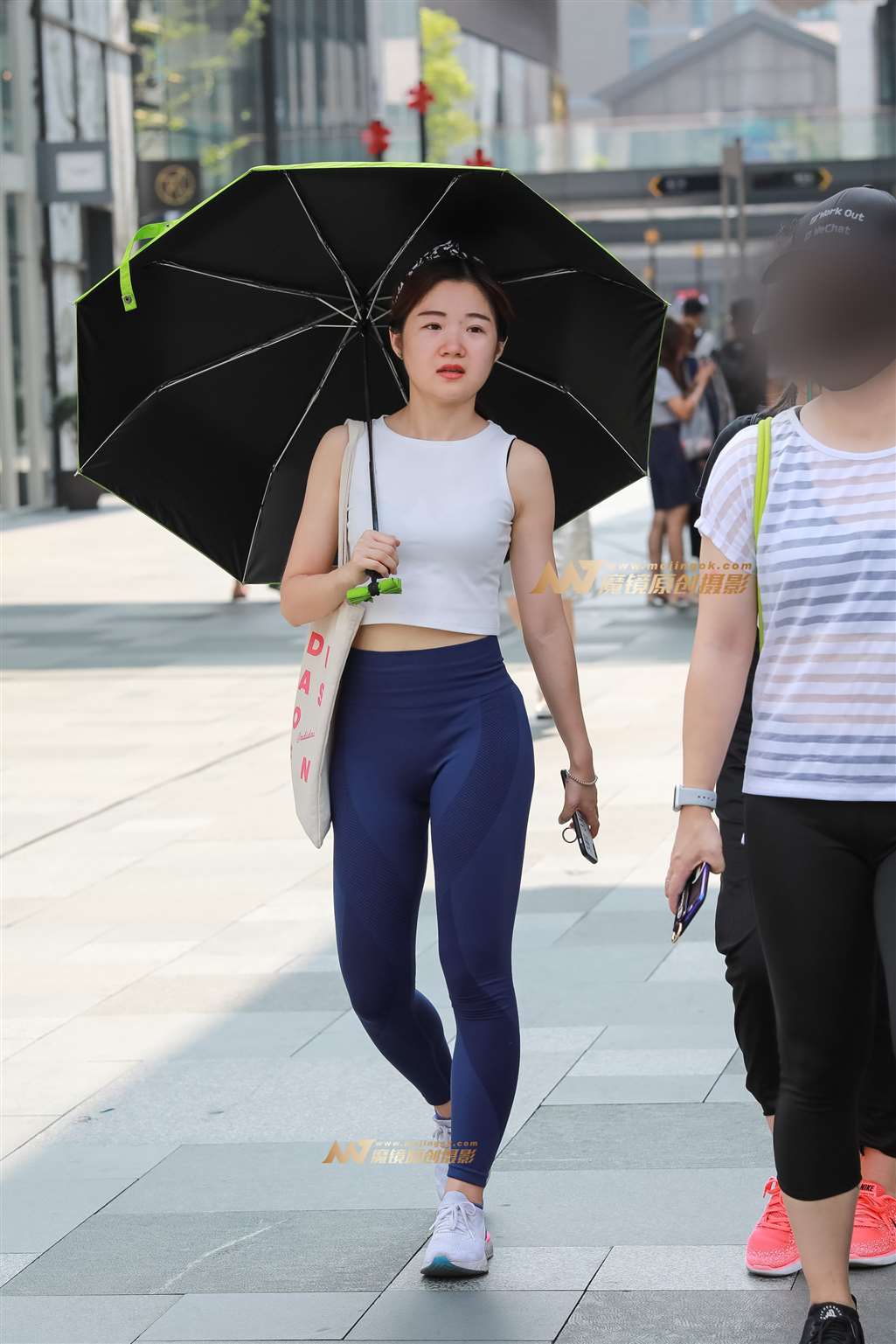 图片[1]-【凯恩赛帖】深蓝美臀-街拍流行馆