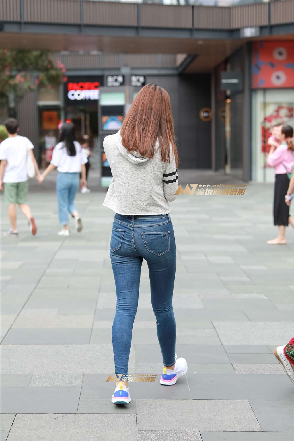 图片[2]-【凯恩赛帖】长腿紧牛小妹-街拍流行馆