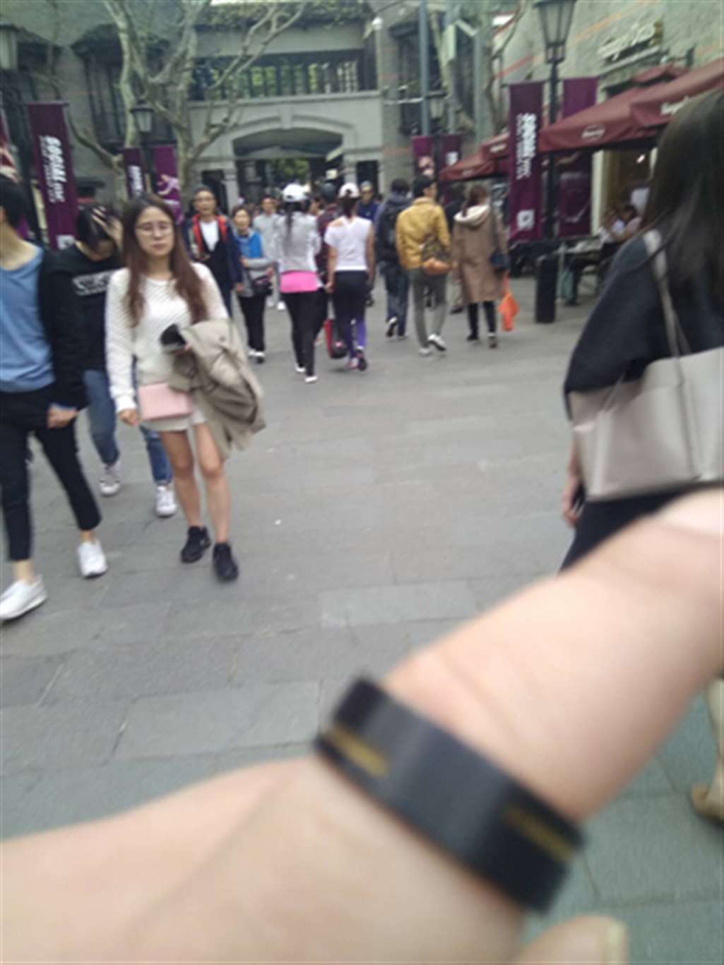 图片[3]-【咔喳赛贴】一直低着头-街拍流行馆