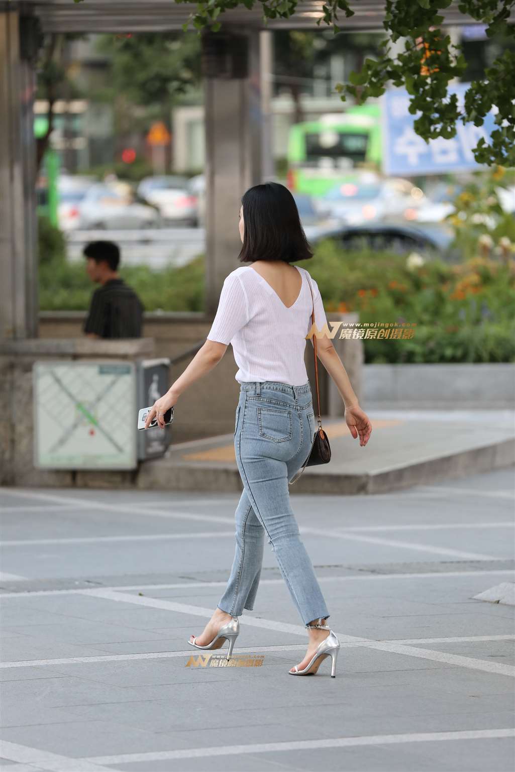 图片[5]-[辉辉赛贴]牛仔裤少妇-街拍流行馆
