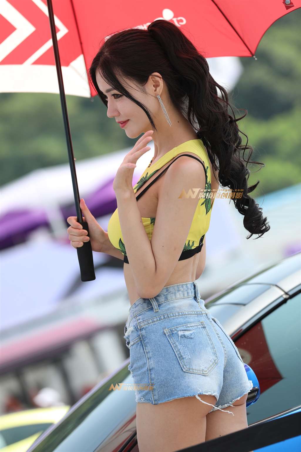 图片[1]-[辉辉赛贴]好身材小姐姐-街拍流行馆