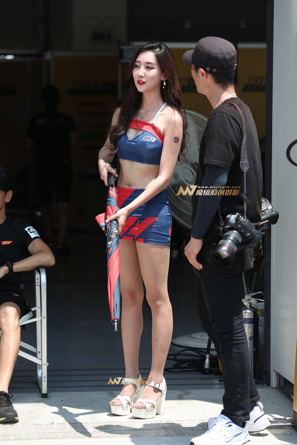 图片[4]-[辉辉赛贴]漂亮的肉丝美腿赛车女神小姐姐-街拍流行馆