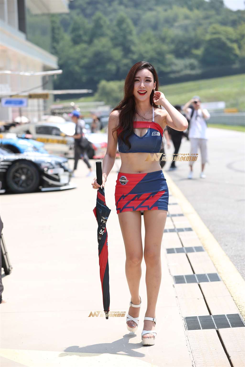 图片[1]-[辉辉赛贴]漂亮的肉丝美腿赛车女神小姐姐-街拍流行馆