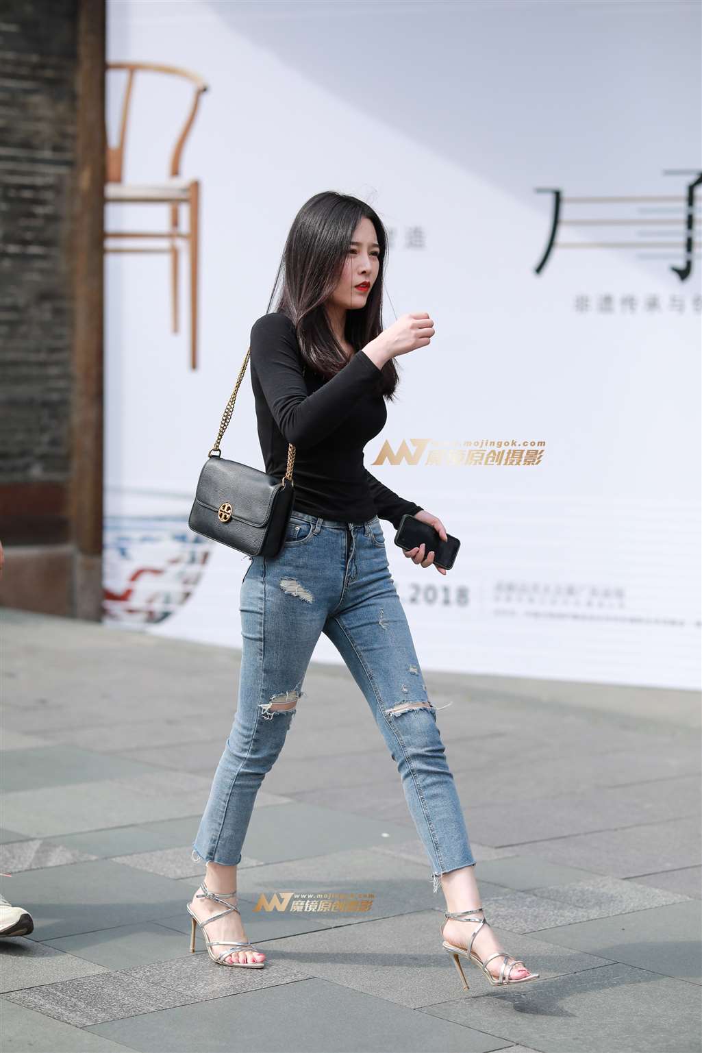 图片[1]-【凯恩赛帖】牛仔高跟美女-街拍流行馆
