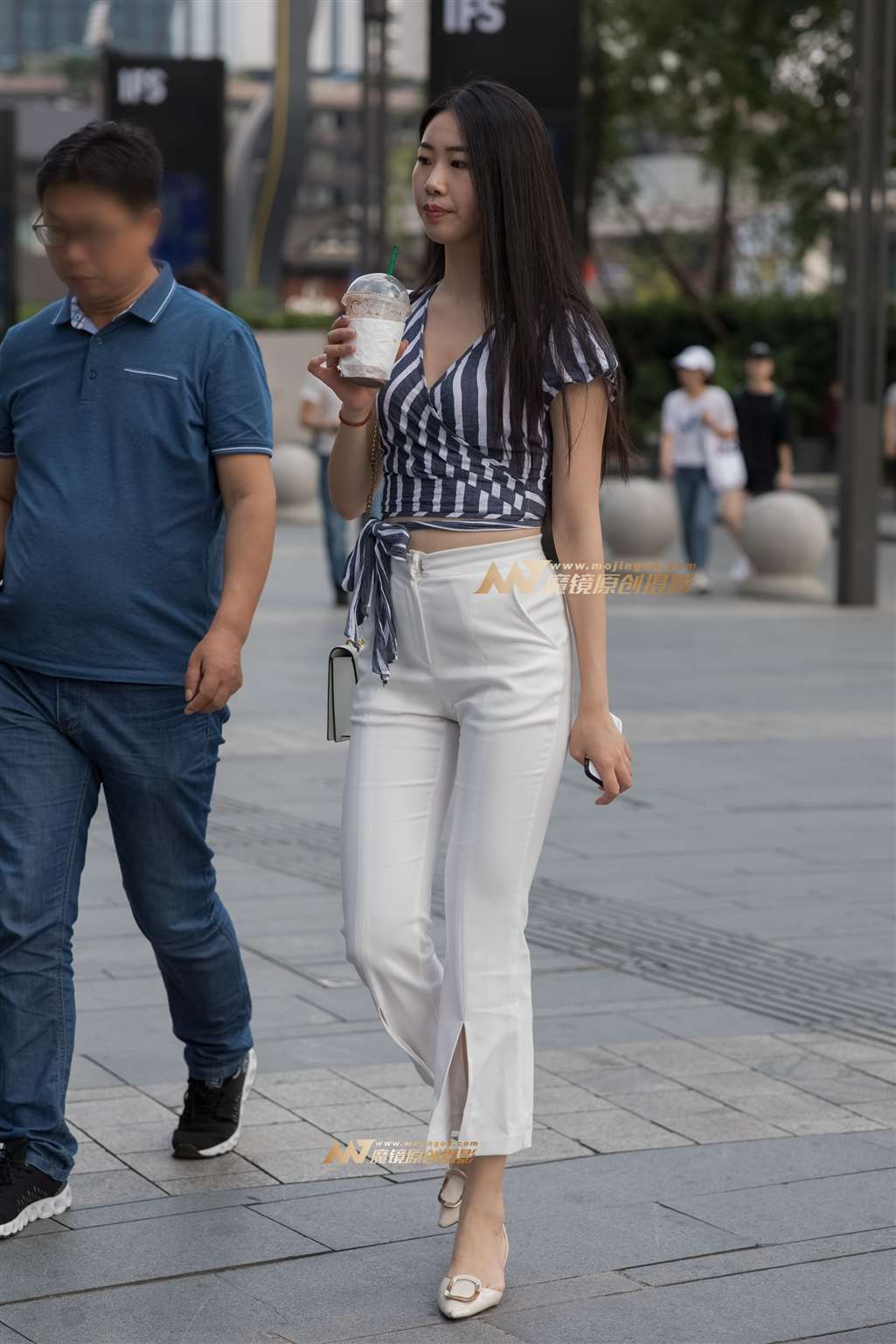 图片[1]-【凯恩赛帖】小姐姐不仅长得漂亮 身材也很好-街拍流行馆