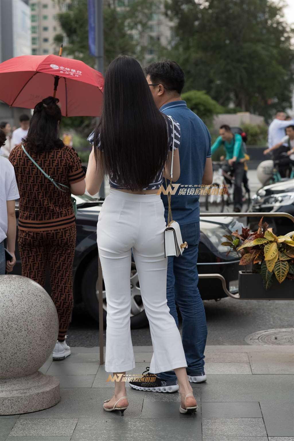 图片[2]-【凯恩赛帖】小姐姐不仅长得漂亮 身材也很好-街拍流行馆