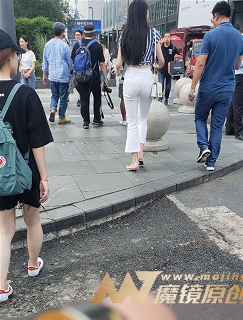 图片[3]-【凯恩赛帖】小姐姐不仅长得漂亮 身材也很好-街拍流行馆