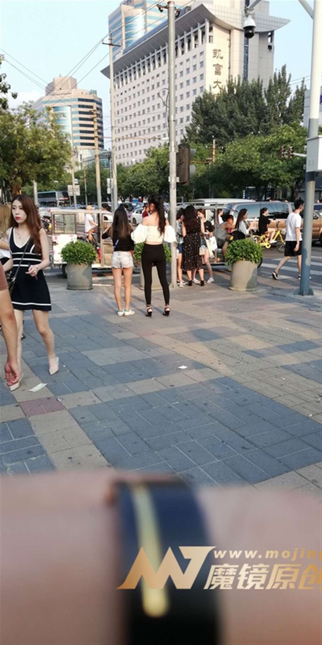 图片[3]-【视觉冲击赛贴】俩闺蜜-街拍流行馆