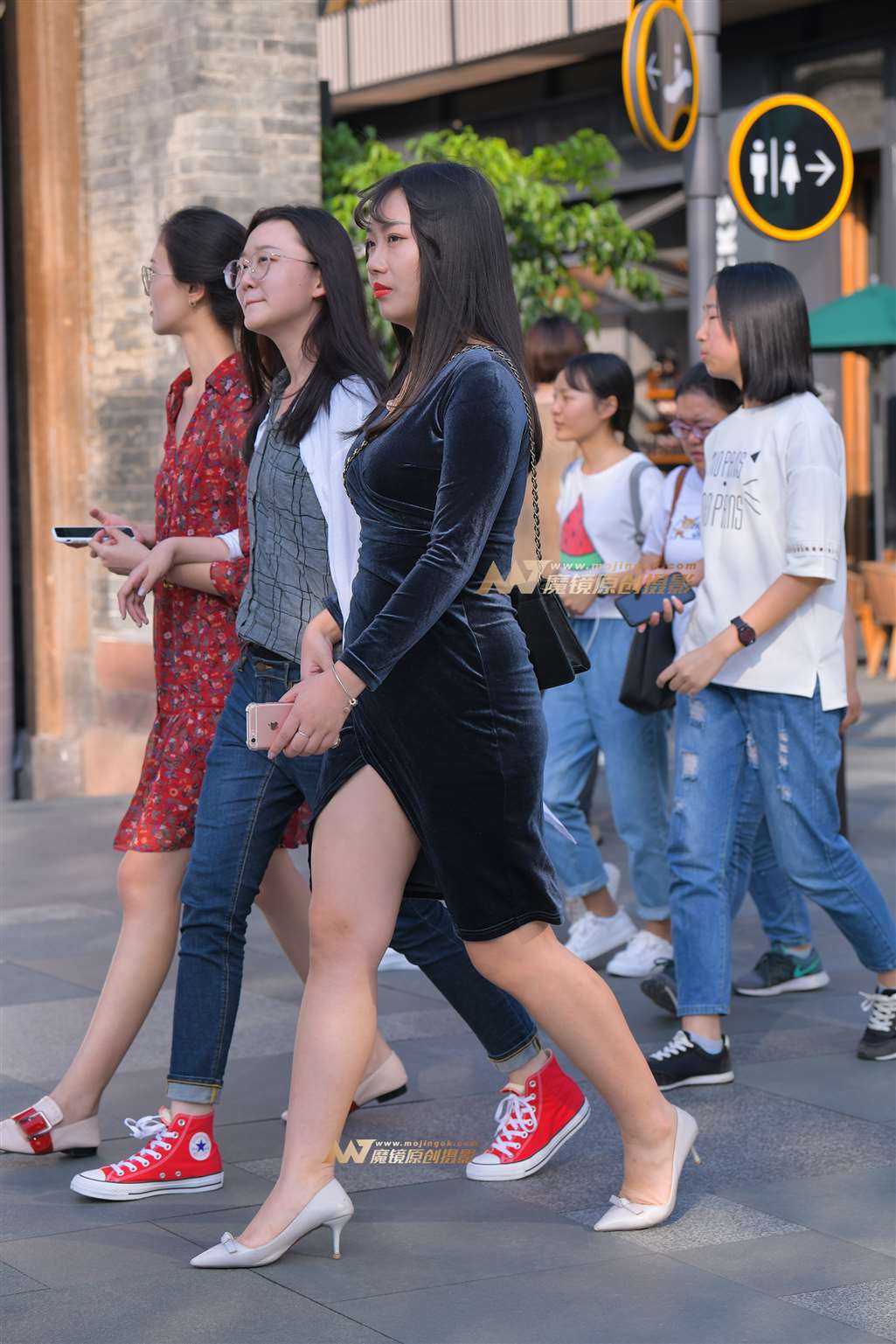 图片[1]-【街拍之魂赛帖】紧身包臀美腿-街拍流行馆