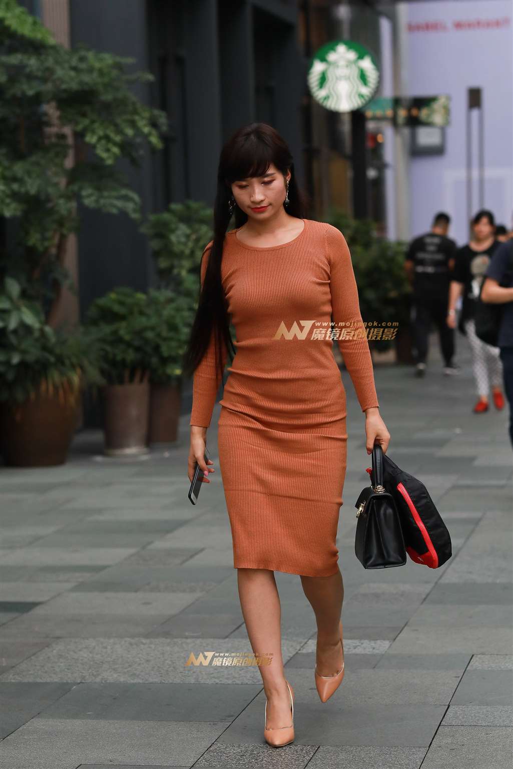 图片[4]-【凯恩赛帖】性感翘臀熟女-街拍流行馆