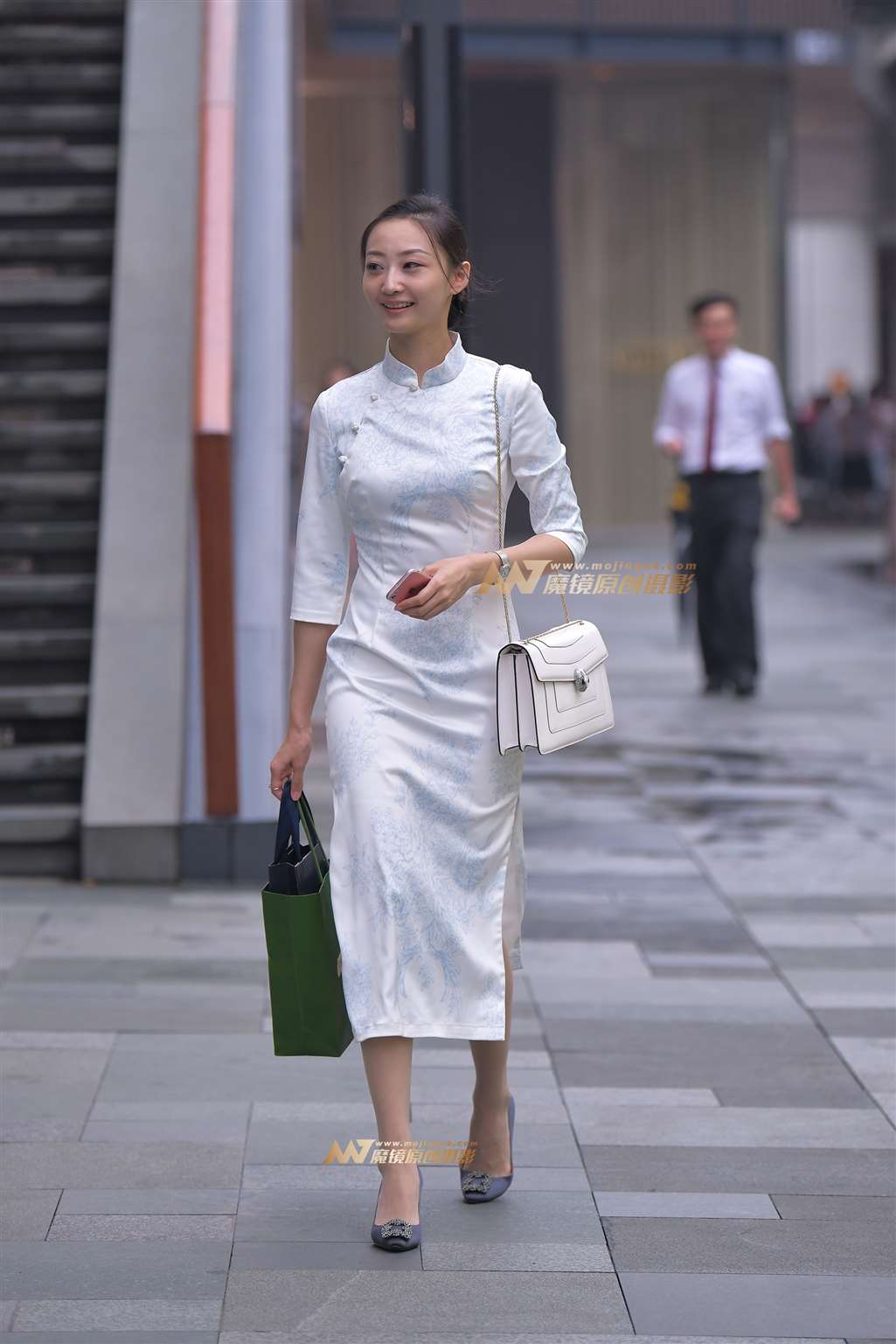 图片[1]-【街拍之魂赛帖】优雅旗袍少妇-街拍流行馆