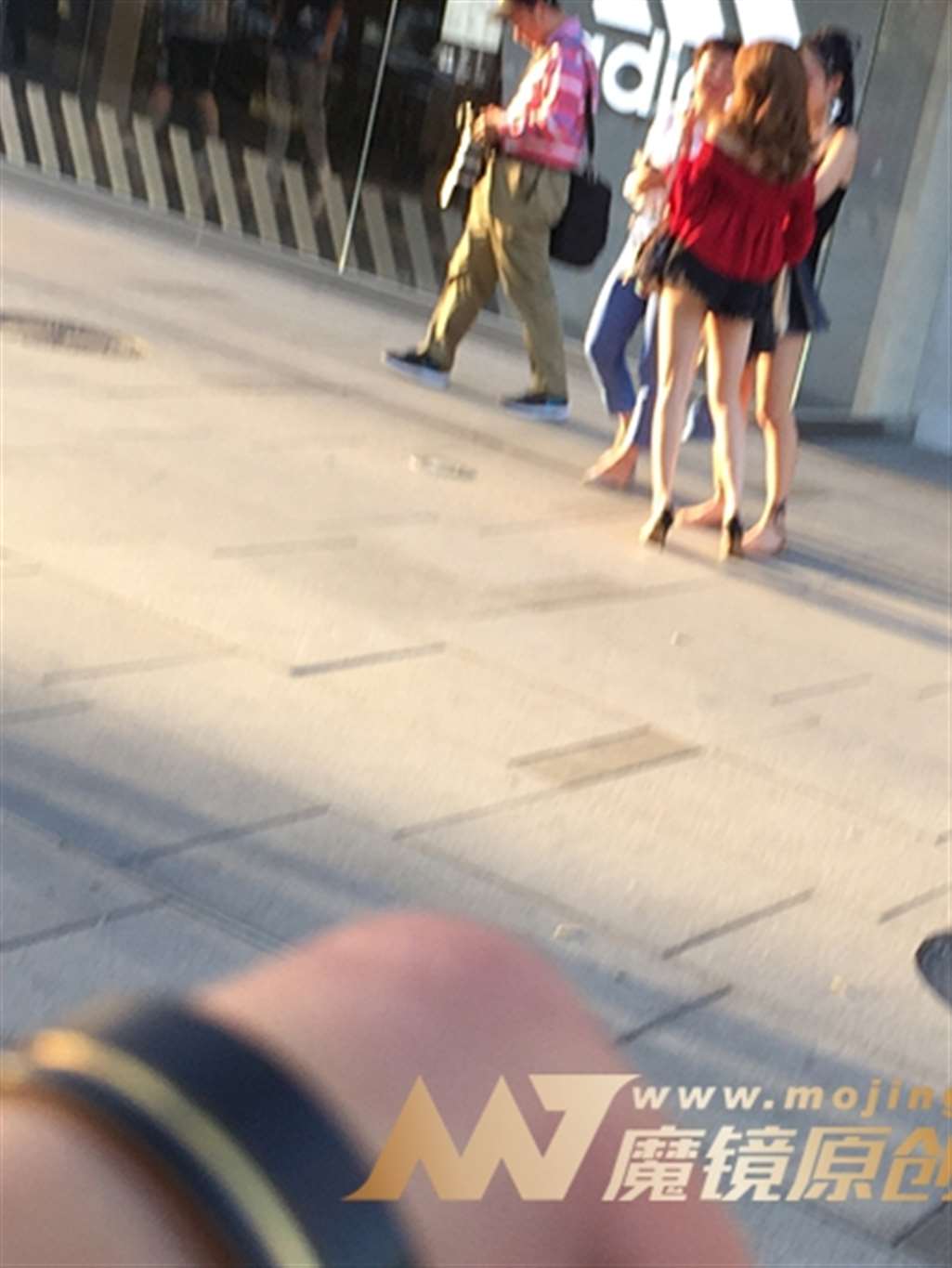 图片[3]-【红石赛帖】性感热裤高跟长腿美女-街拍流行馆
