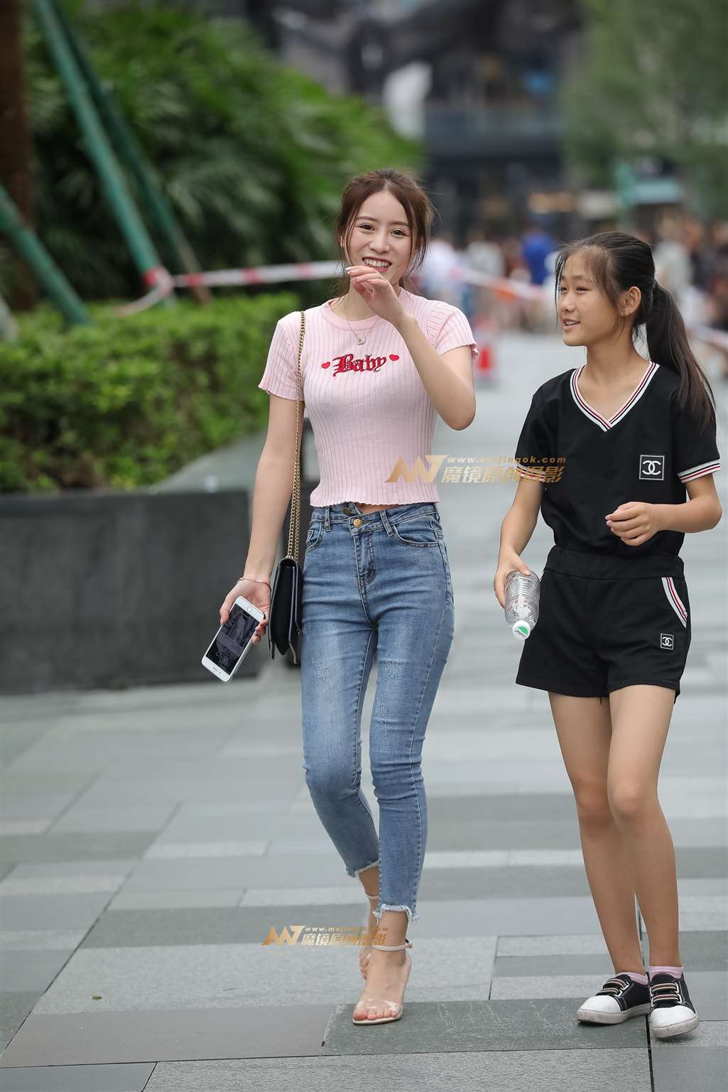 图片[1]-【凯恩赛帖】长腿牛仔好身材-街拍流行馆