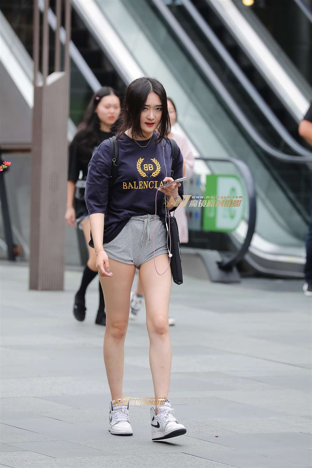 图片[1]-【凯恩赛帖】超短邻家小妹-街拍流行馆