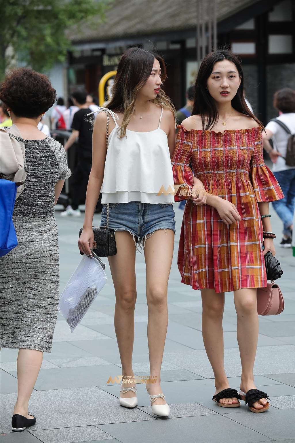 图片[4]-【凯恩赛帖】靓丽女孩 一双大美腿-街拍流行馆