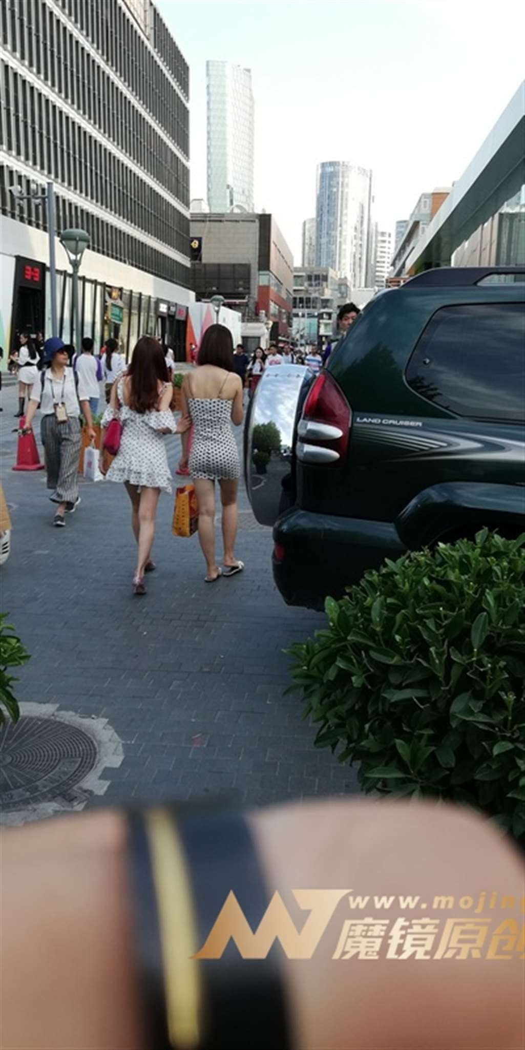 图片[3]-【视觉冲击赛贴】性感吊带包臀裙美眉-街拍流行馆