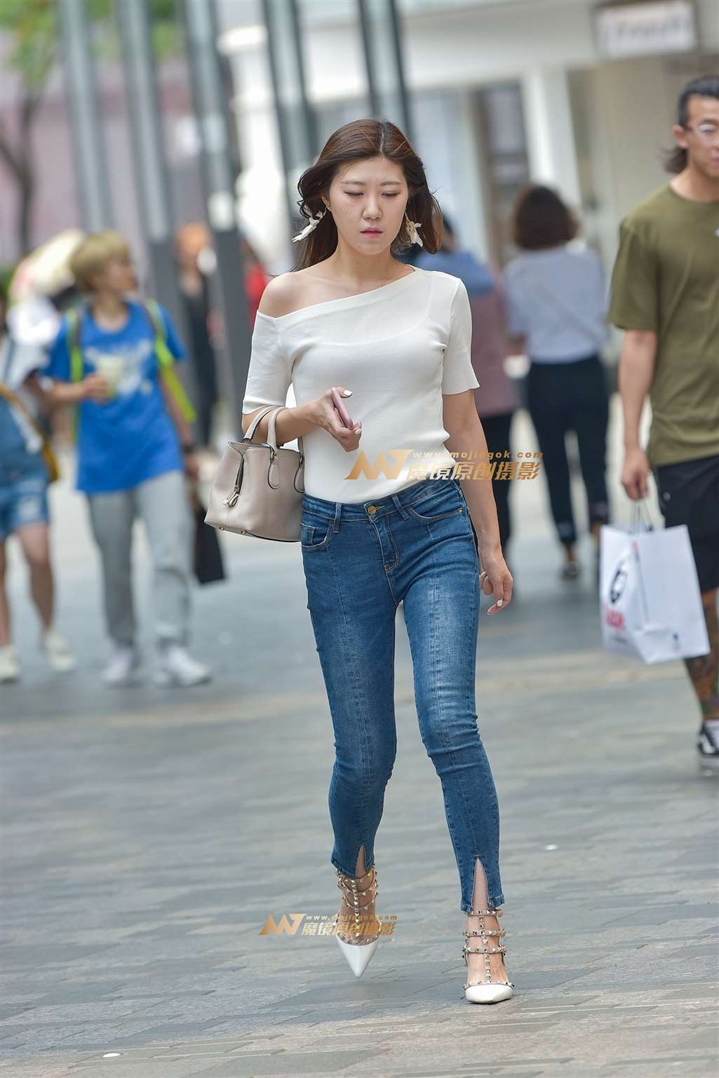 图片[3]-蓝色紧牛美女-街拍流行馆