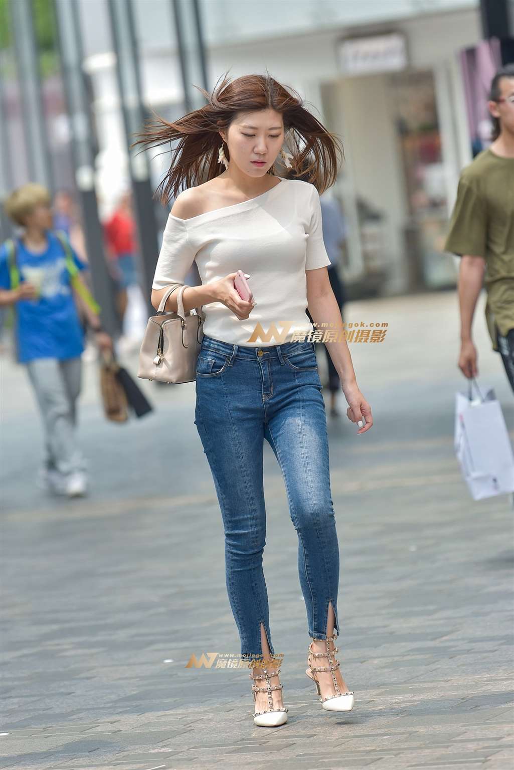 图片[5]-蓝色紧牛美女-街拍流行馆