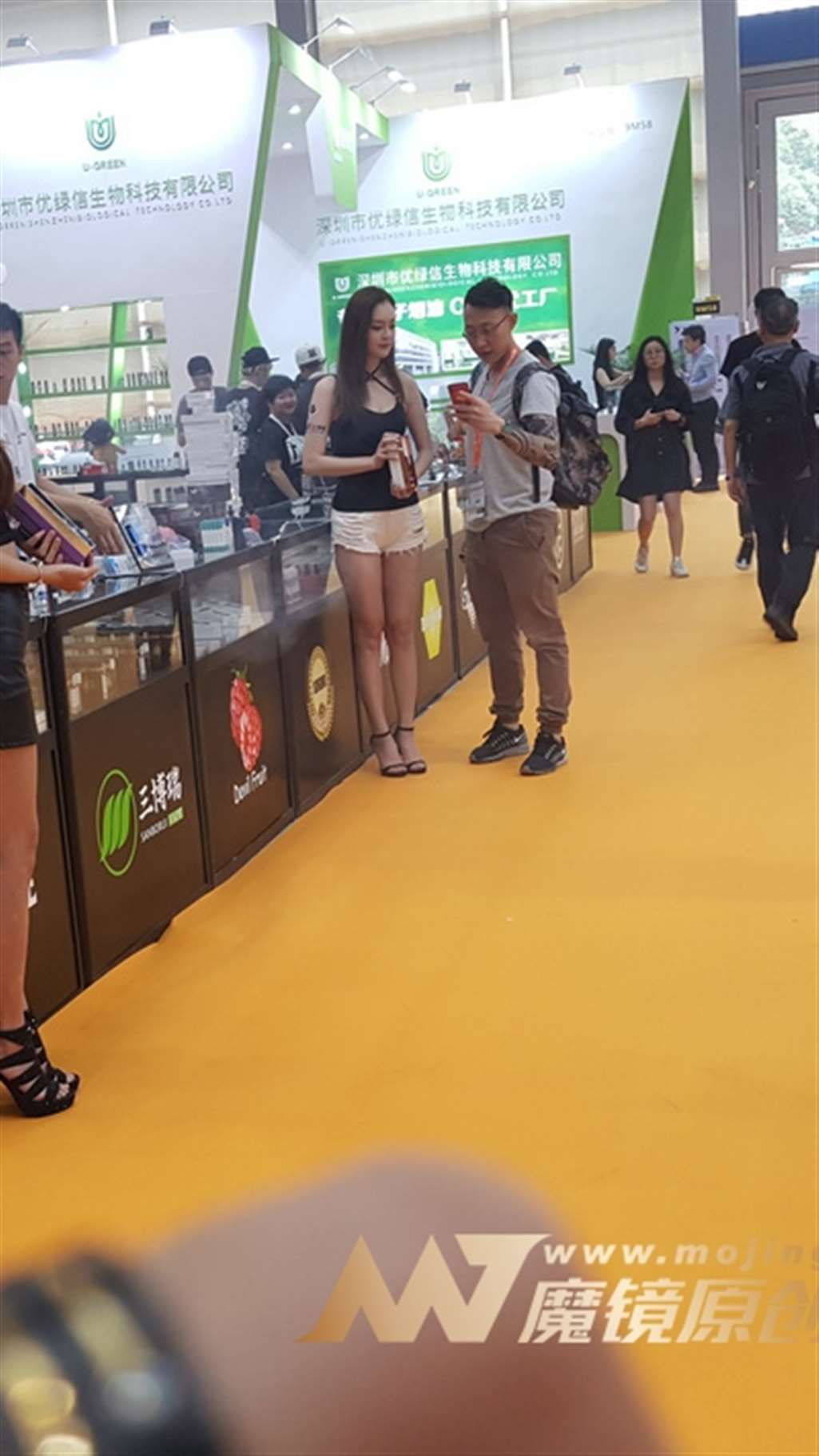 图片[3]-【视觉冲击赛贴】舌尖上的诱惑，大长腿美女-街拍流行馆