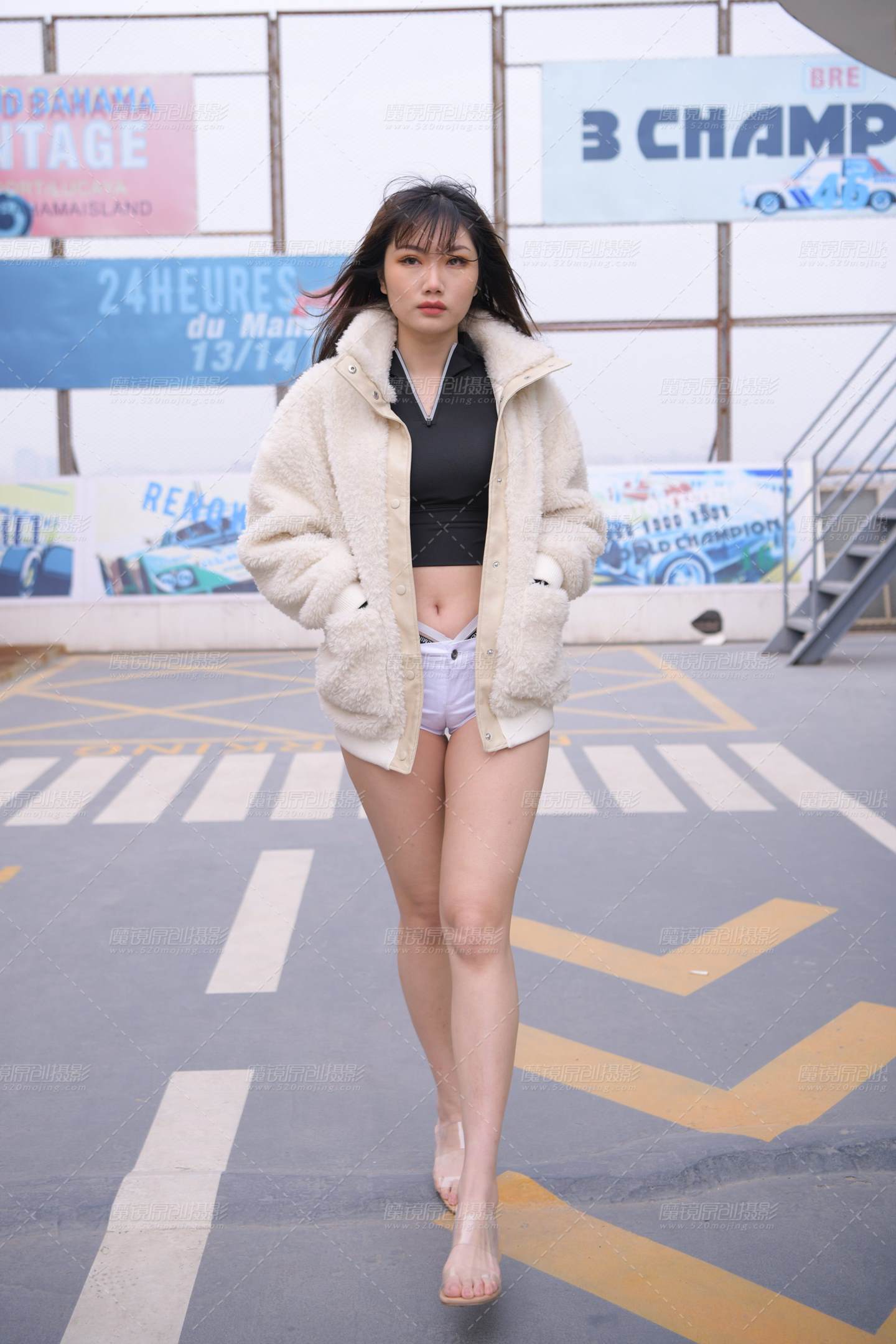 图片[3]-【一只麋鹿摄影作品】白色热裤美女-流行馆